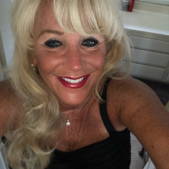 Meet your Posher, Dawn POSH AMBASSADOR/TOP RATED - Picture 10 of 16